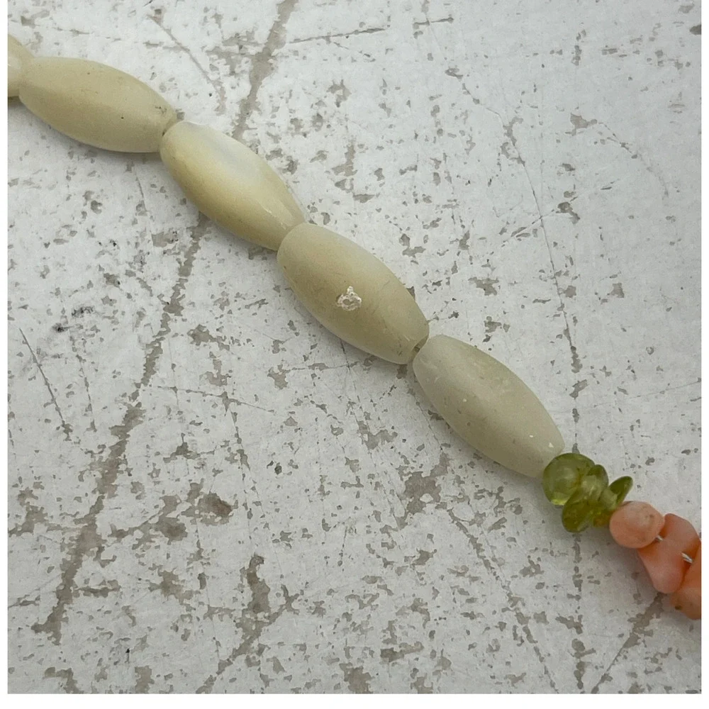 Vintage Mother of Pearl & Coral Stone Beaded Necklace 18